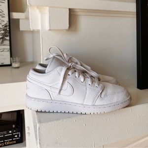 Air Jordan 1 Low tumbled and smooth leather